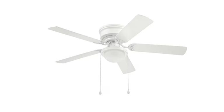 Harbor Breeze Armitage 52-in White Indoor Flush Mount Ceiling Fan with Light (5-Blade)